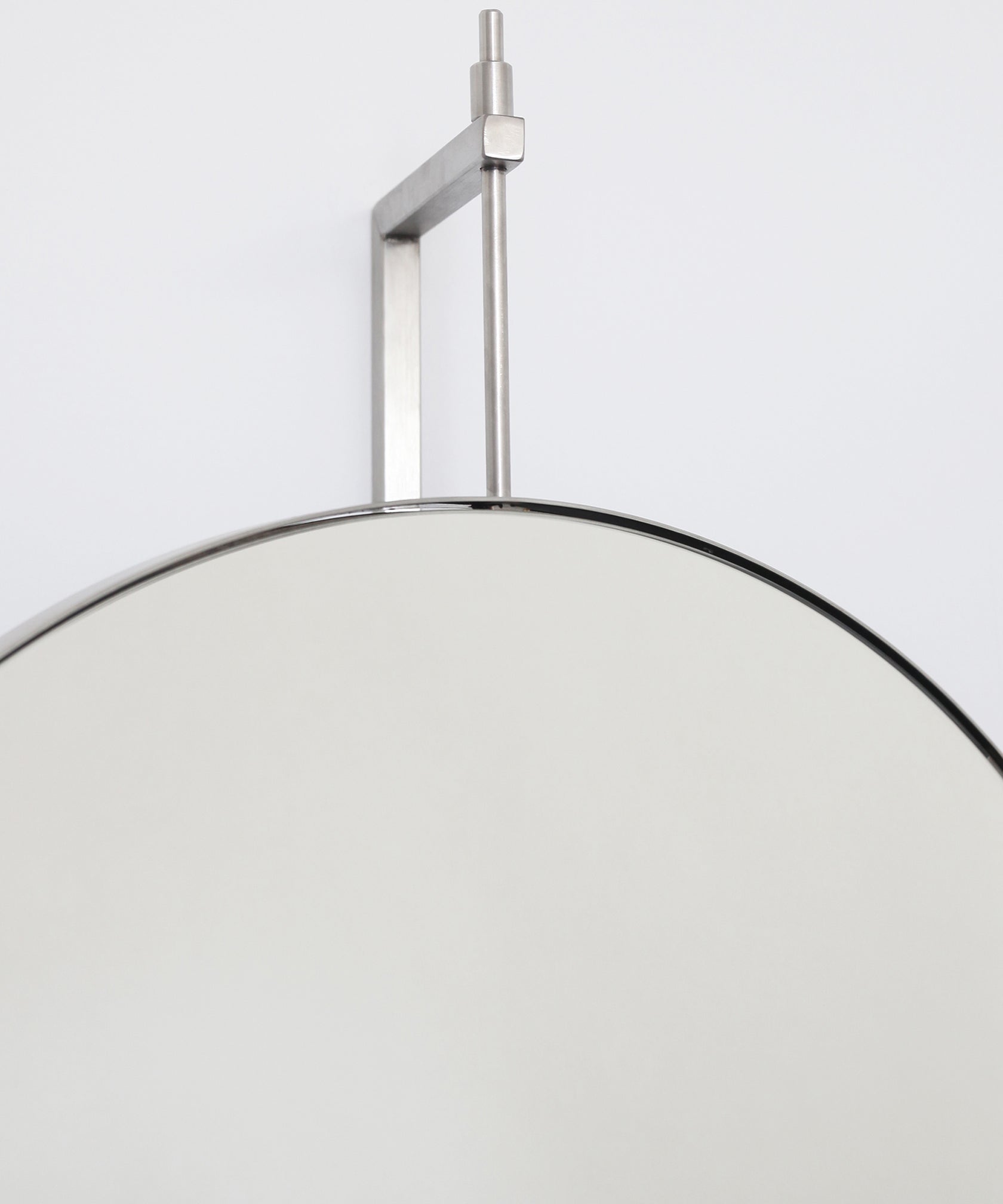 Full-Size Rotating Mirror ft. Scandinavian Design – TRNK